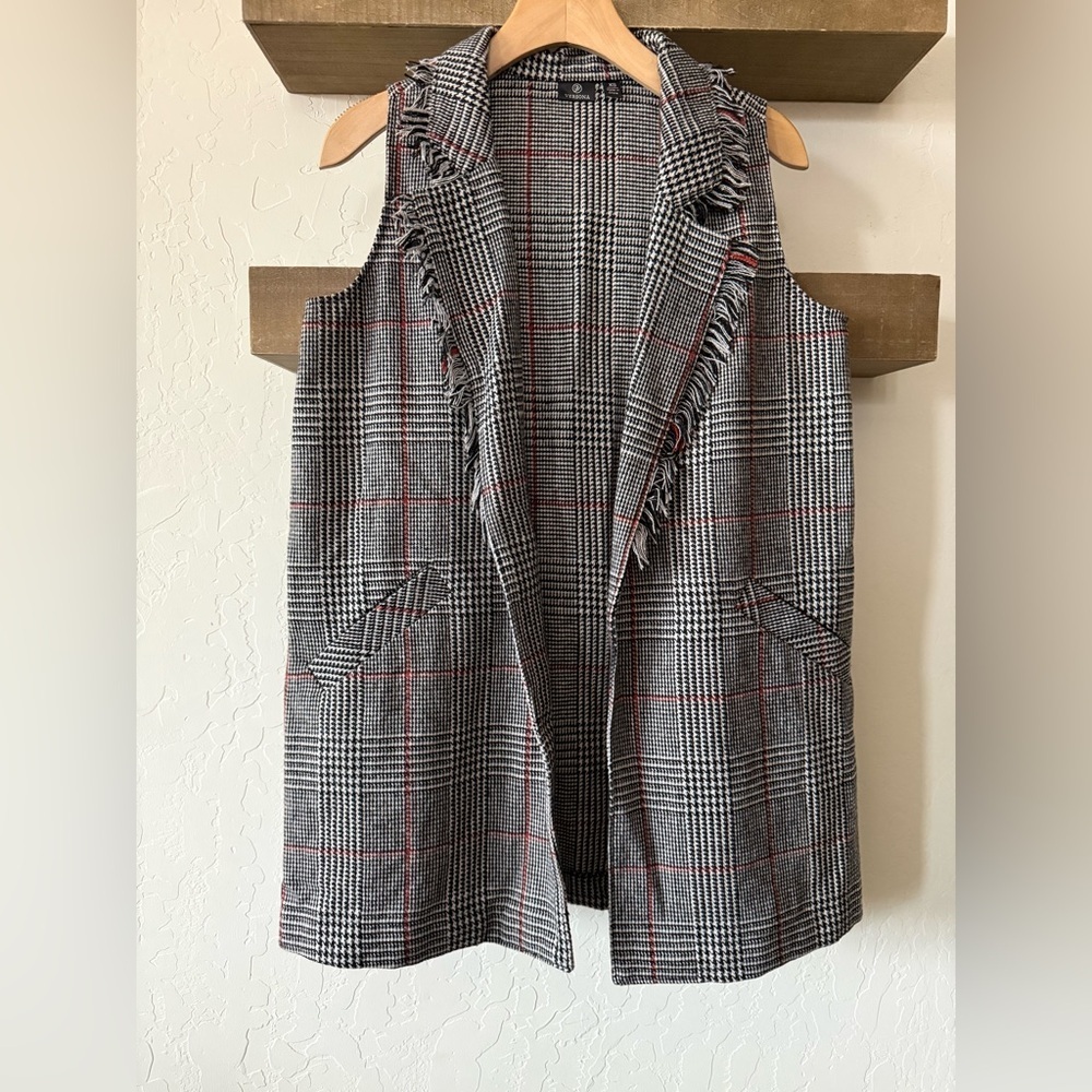 Versona|Sleeveless long line open front vest in gray Plaid,wool & frayed hem•XS